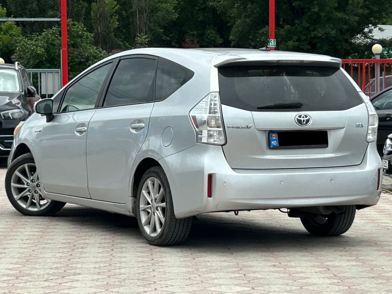 Toyota Prius Plus / V 2012 — Миниатюра 2