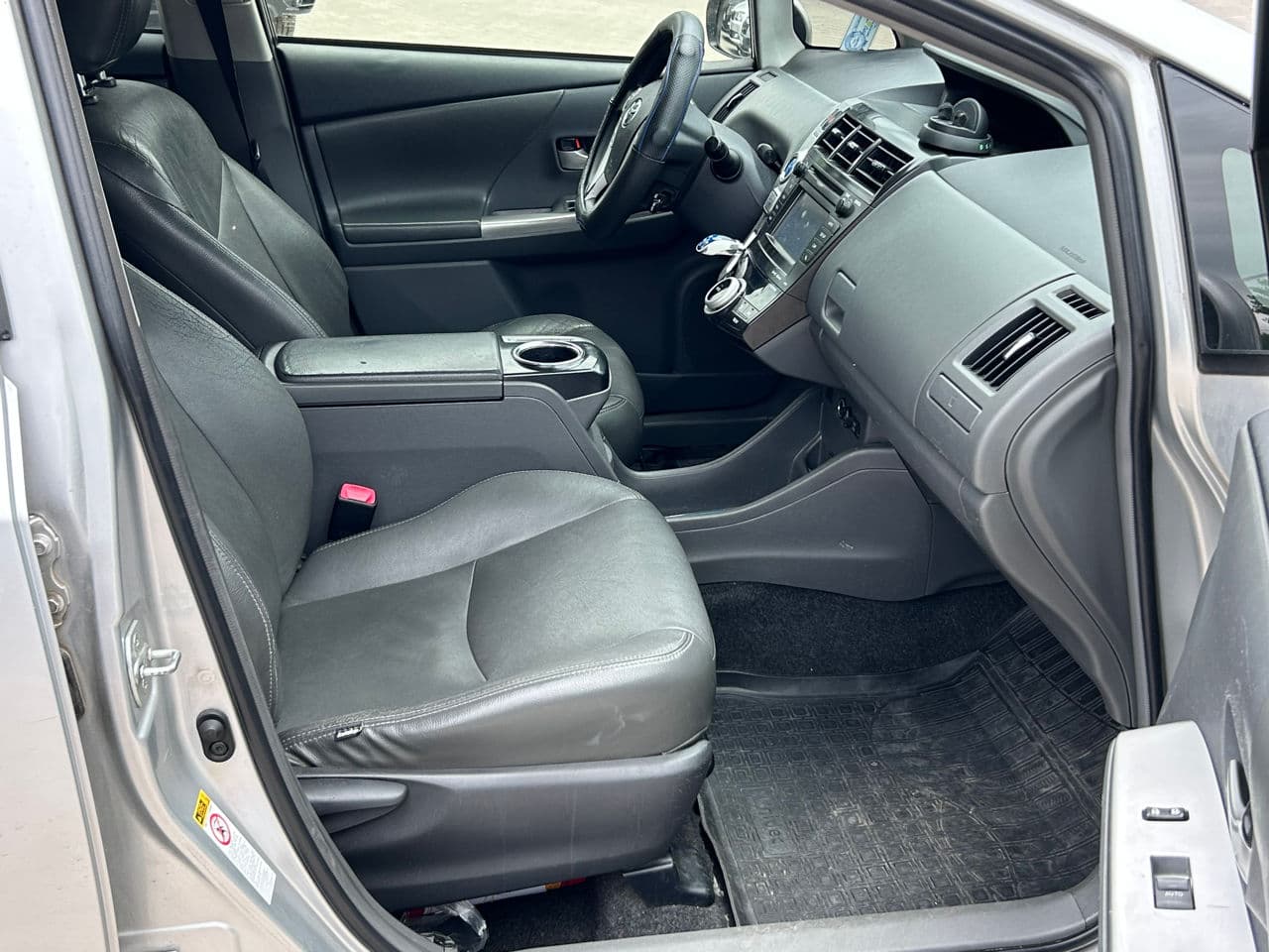 Toyota Prius Plus / V 2012 — Миниатюра 15