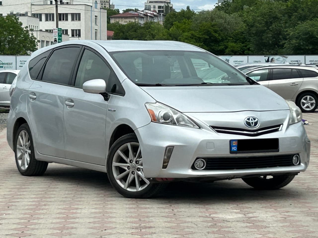 Toyota Prius Plus / V 2012 — Миниатюра 4