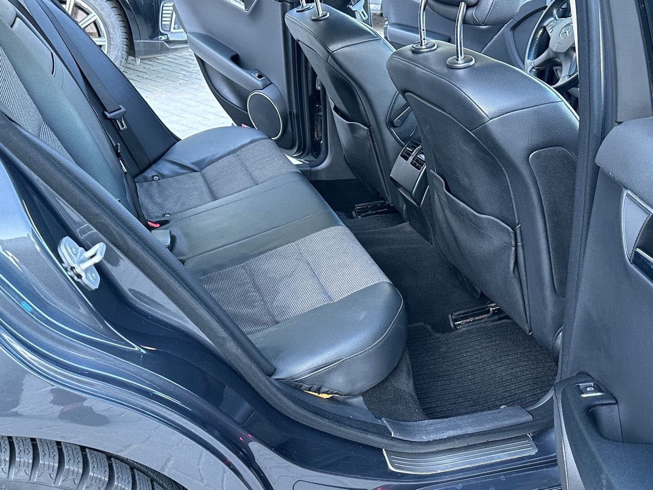 Mercedes C 250 2009 — Миниатюра 12