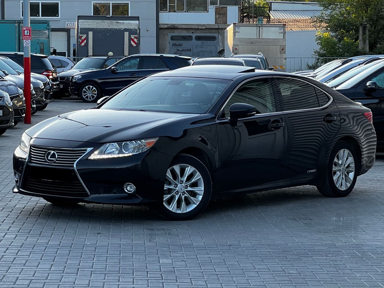 Lexus ES 300h 2015 — Миниатюра 3