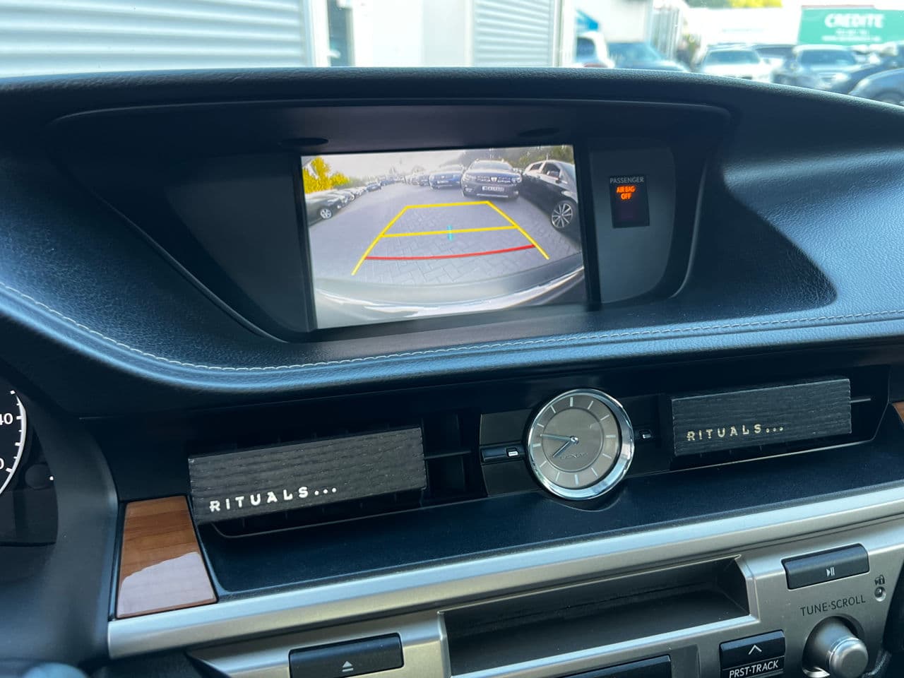 Lexus ES 300h 2015 — Миниатюра 11