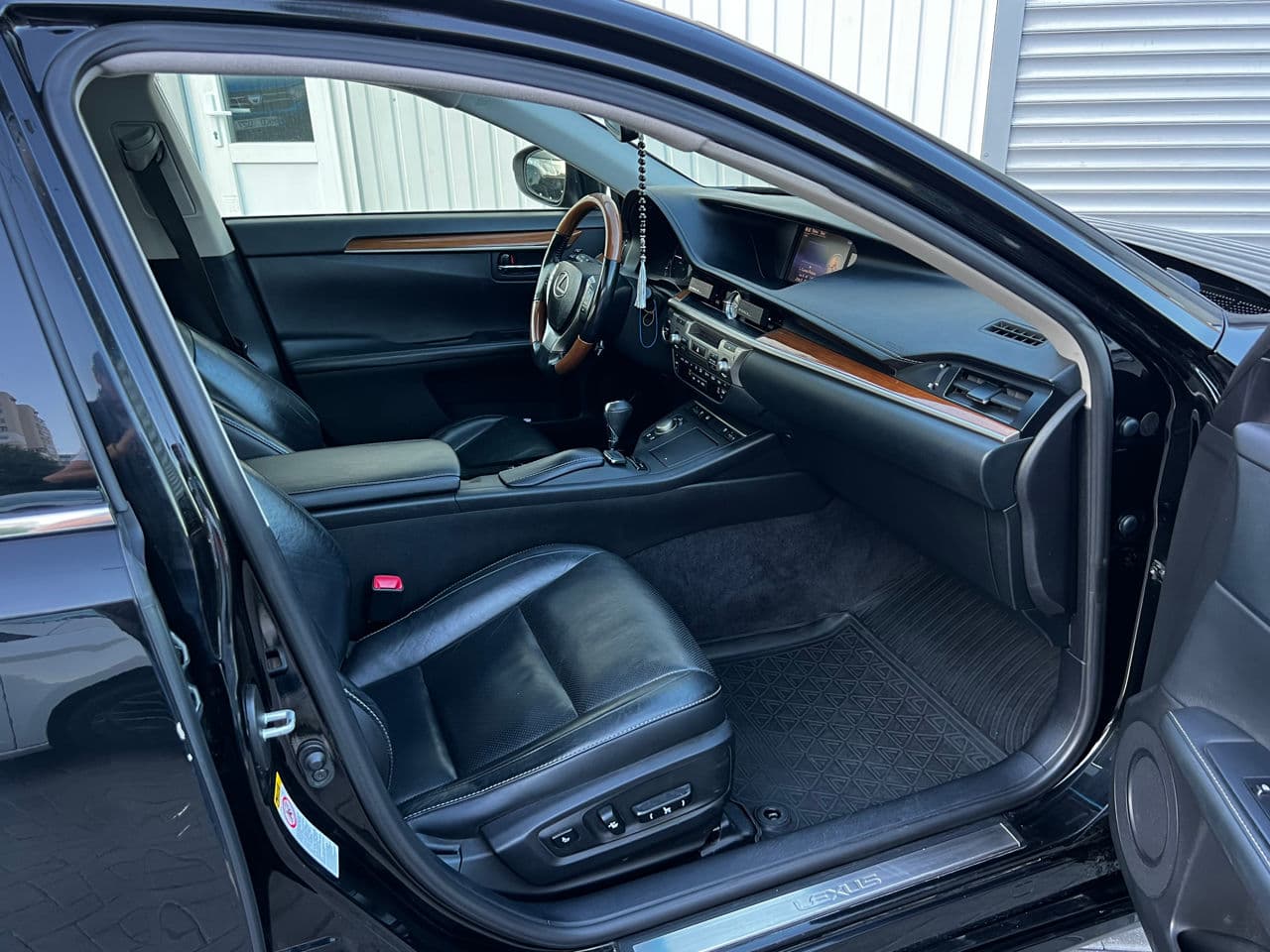 Lexus ES 300h 2015 — Миниатюра 7