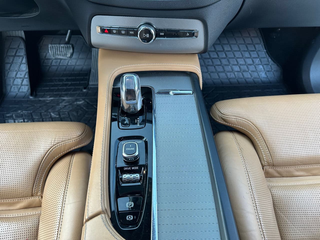 Volvo XC 90 2015 — Миниатюра 17