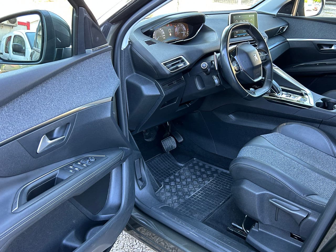 Peugeot 3008 2018 — Миниатюра 7