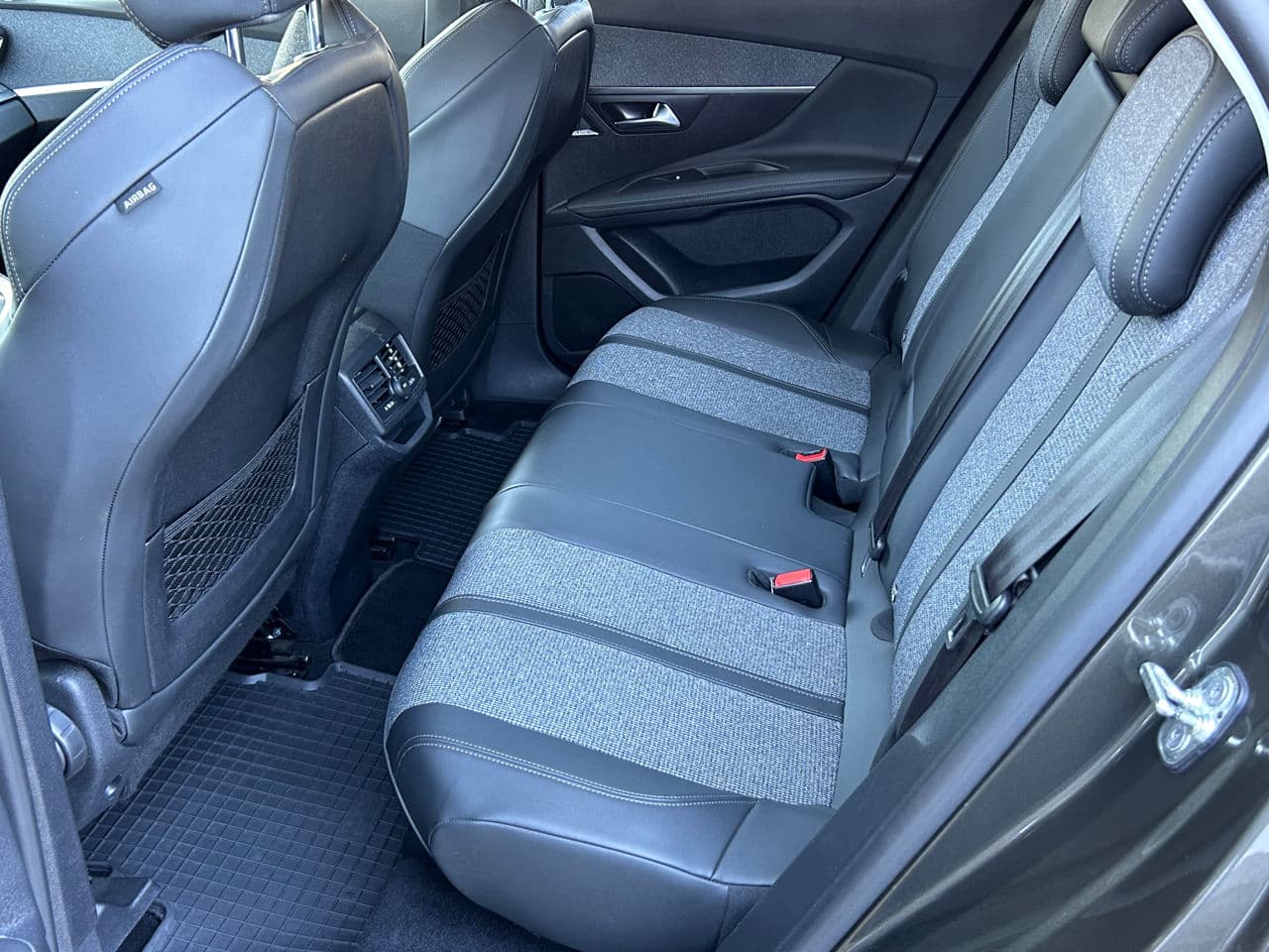 Peugeot 3008 2018 — Миниатюра 18