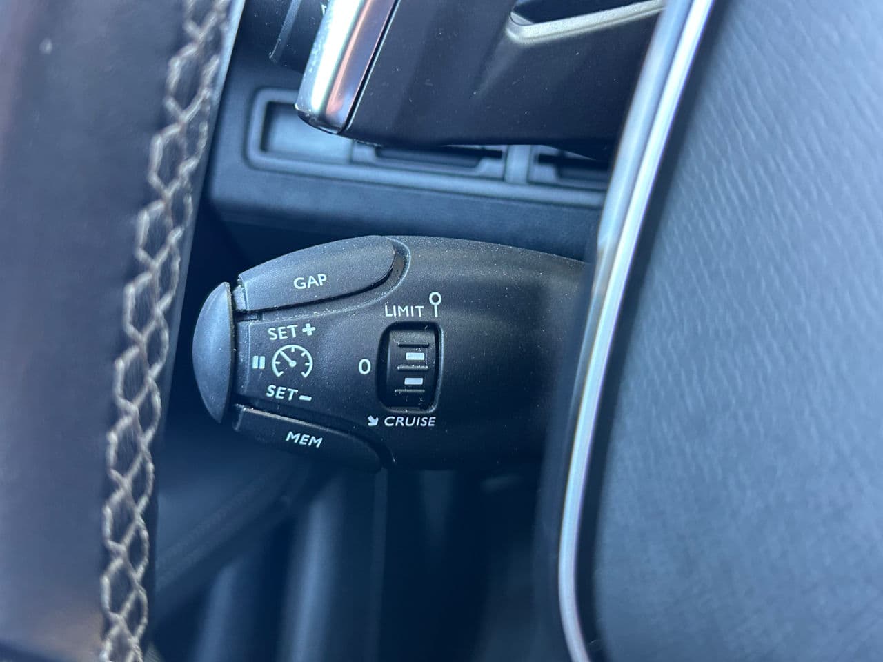 Peugeot 3008 2018 — Миниатюра 12
