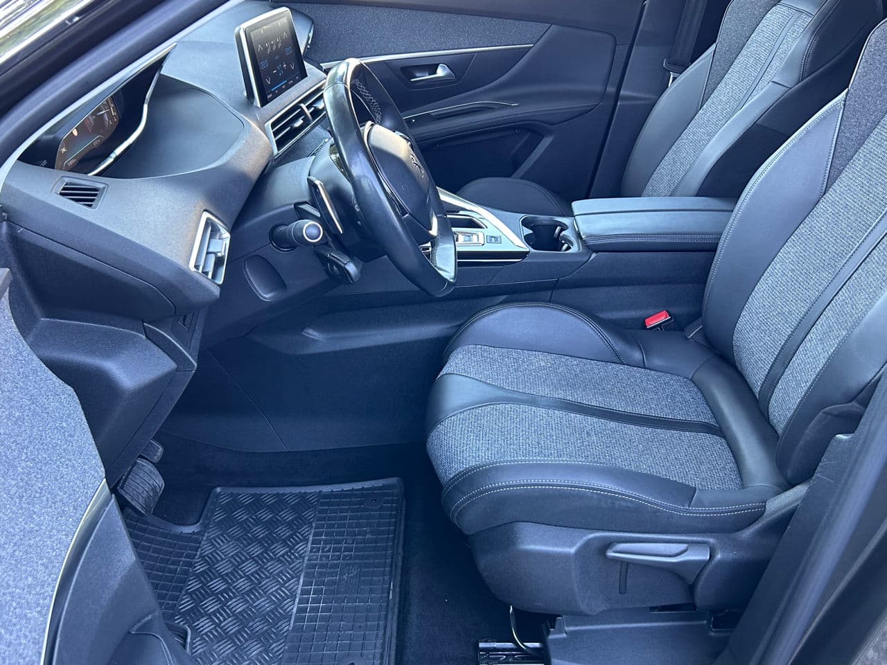 Peugeot 3008 2018 — Миниатюра 10