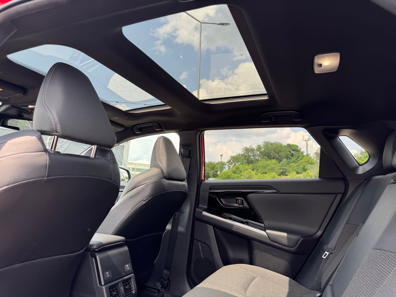 Toyota bZ4X 2023 — Миниатюра 16