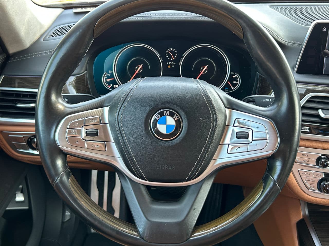 BMW 740e 2017 — Миниатюра 13