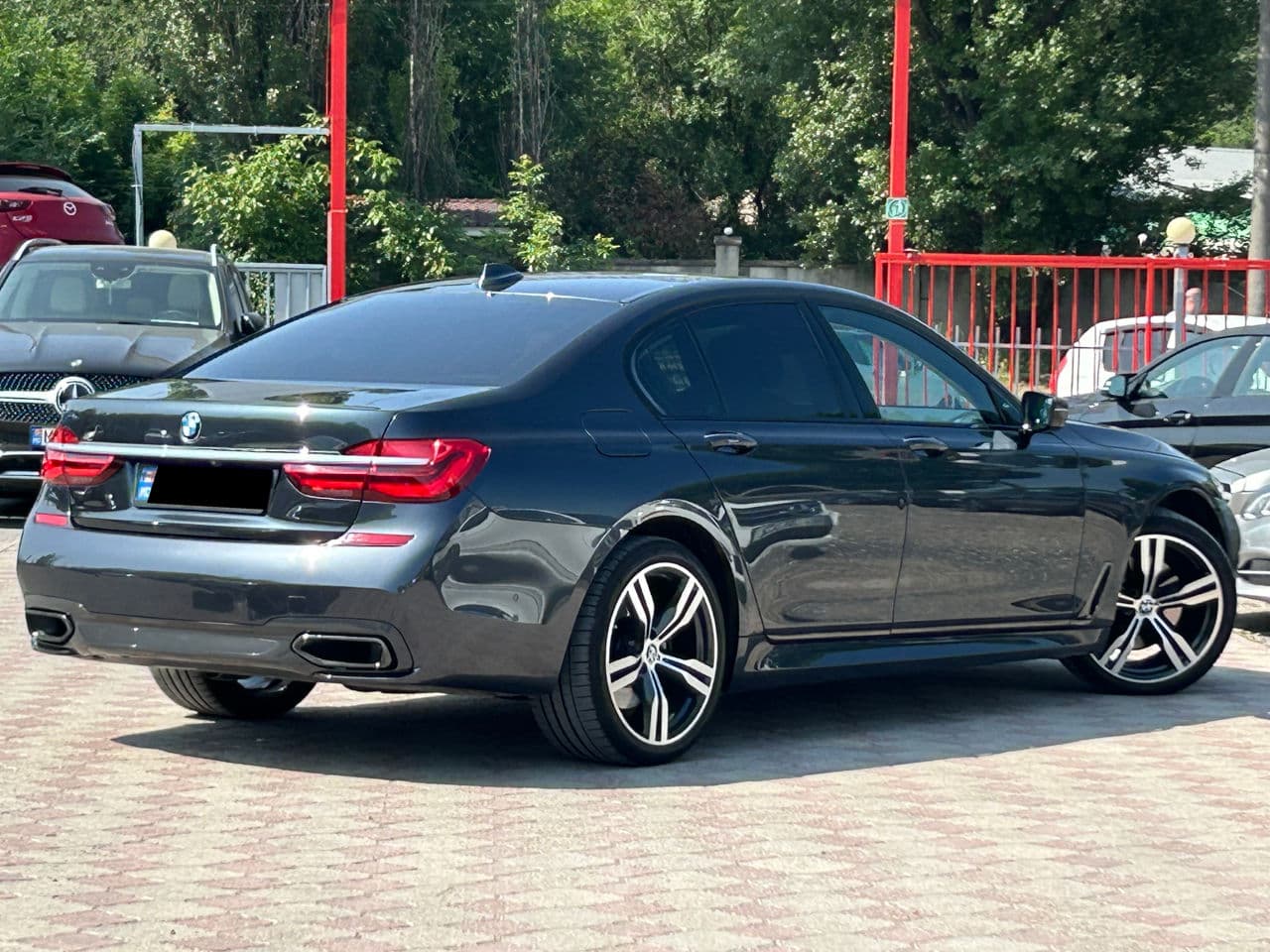 BMW 740e 2017 — Миниатюра 3