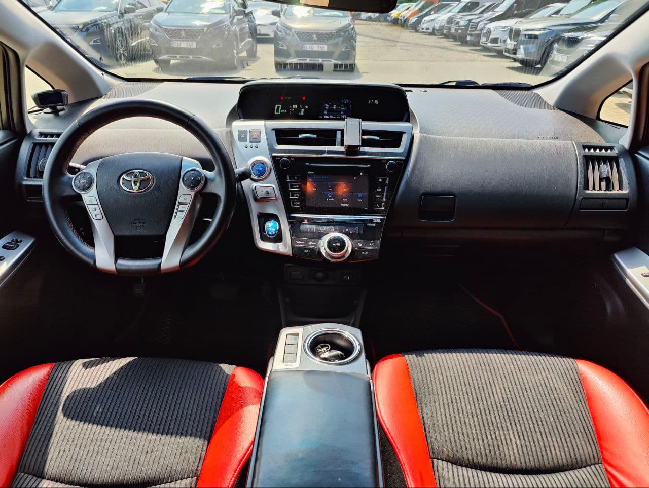 Toyota Prius Plus / V 2015 — Миниатюра 6