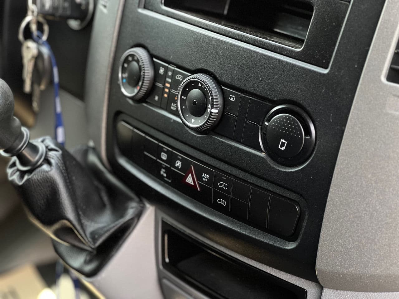 Volkswagen Crafter 2012 — Миниатюра 13