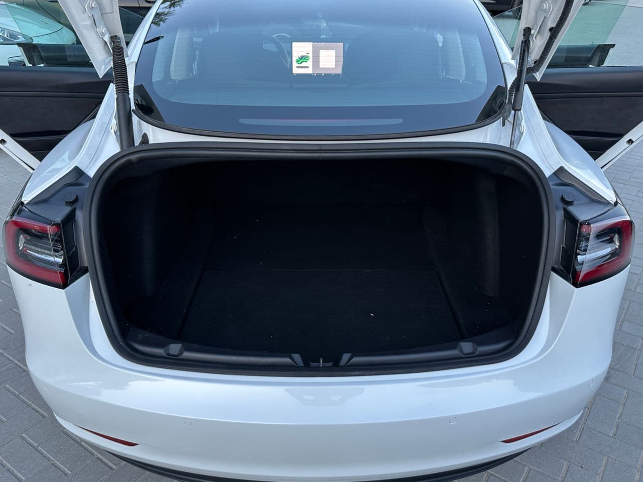 Tesla Model 3 2022 — Миниатюра 20