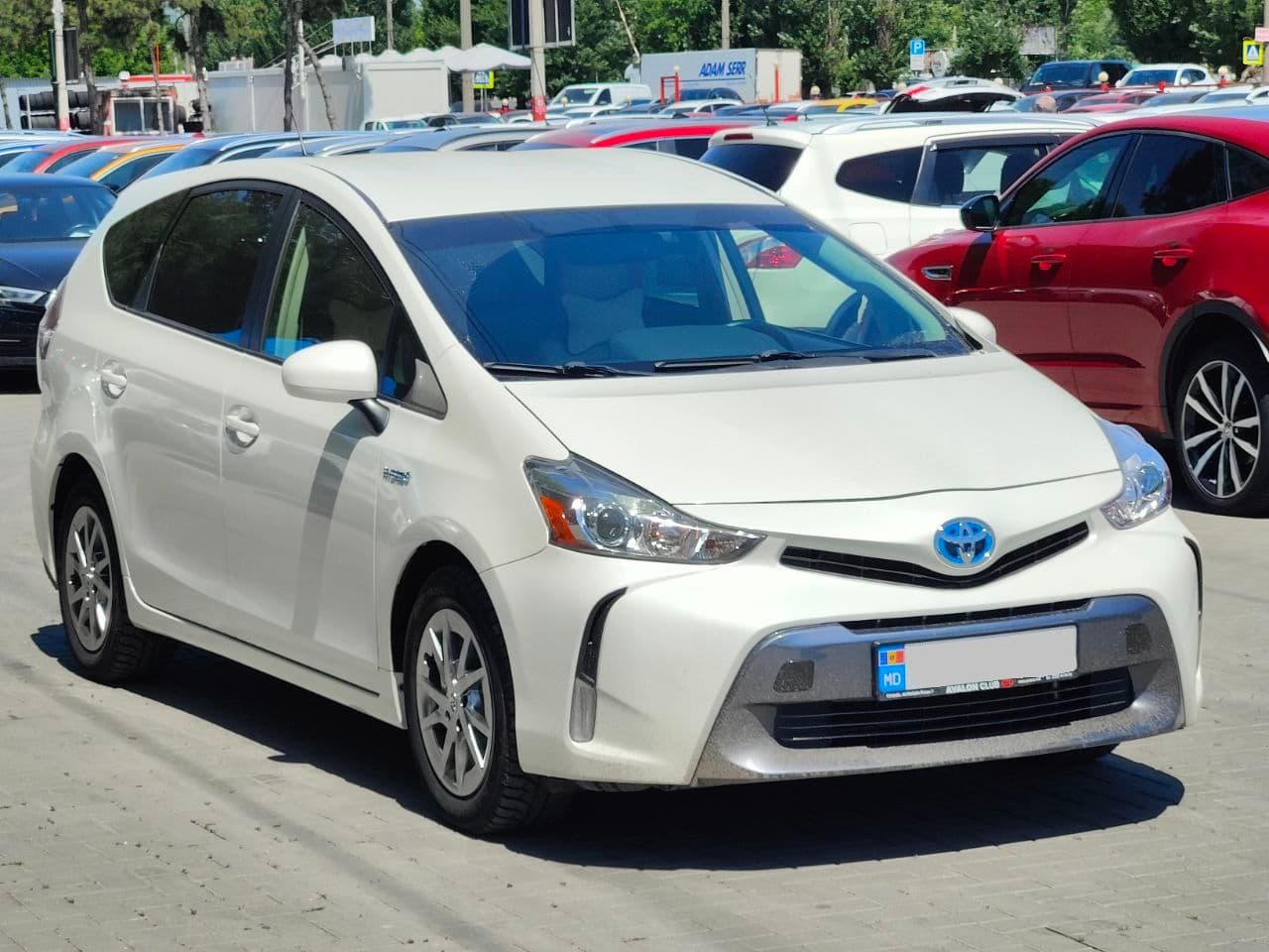 Toyota Prius Plus / V 2014 — Миниатюра 3