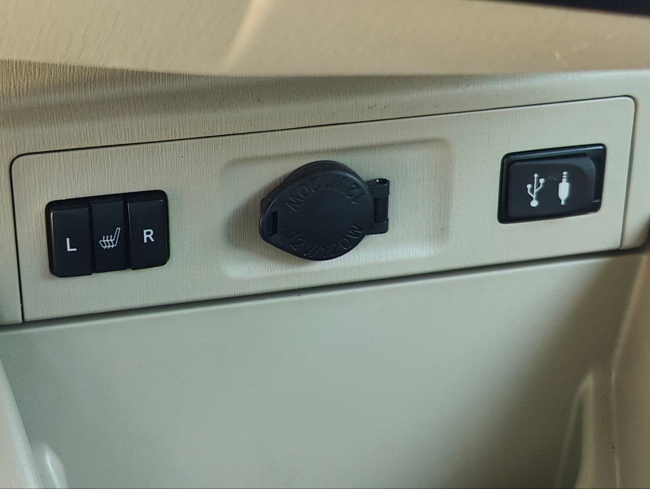 Toyota Prius Plus / V 2014 — Миниатюра 15