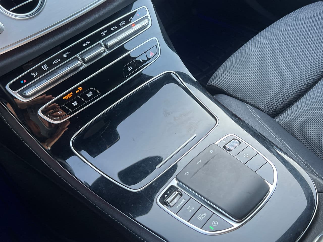 Mercedes E 220 2022 — Миниатюра 17