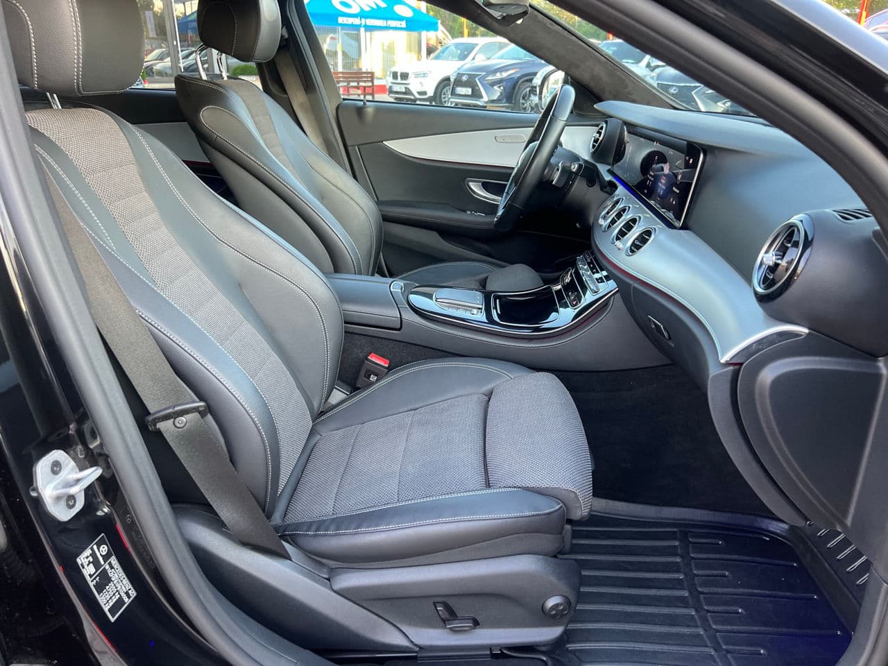 Mercedes E 220 2022 — Миниатюра 18