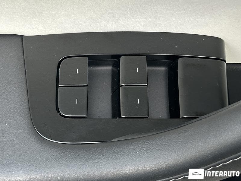 Tesla Model Y 2020 — Миниатюра 19