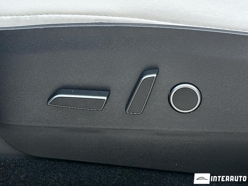 Tesla Model Y 2020 — Миниатюра 20