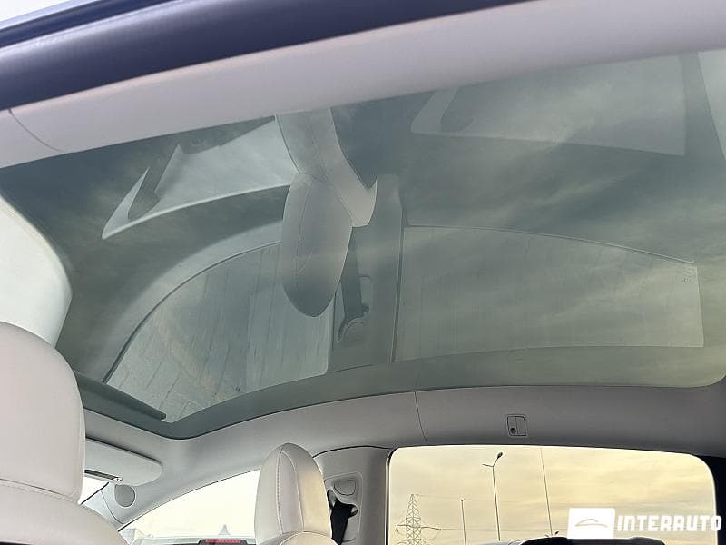 Tesla Model Y 2020 — Миниатюра 15
