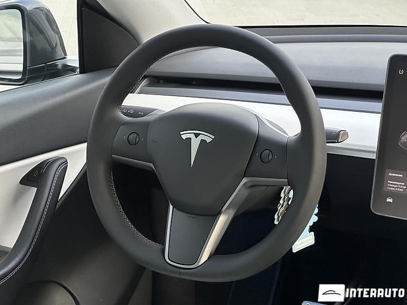 Tesla Model Y 2020 — Миниатюра 7