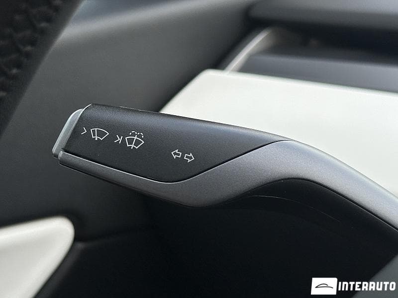 Tesla Model Y 2020 — Миниатюра 8