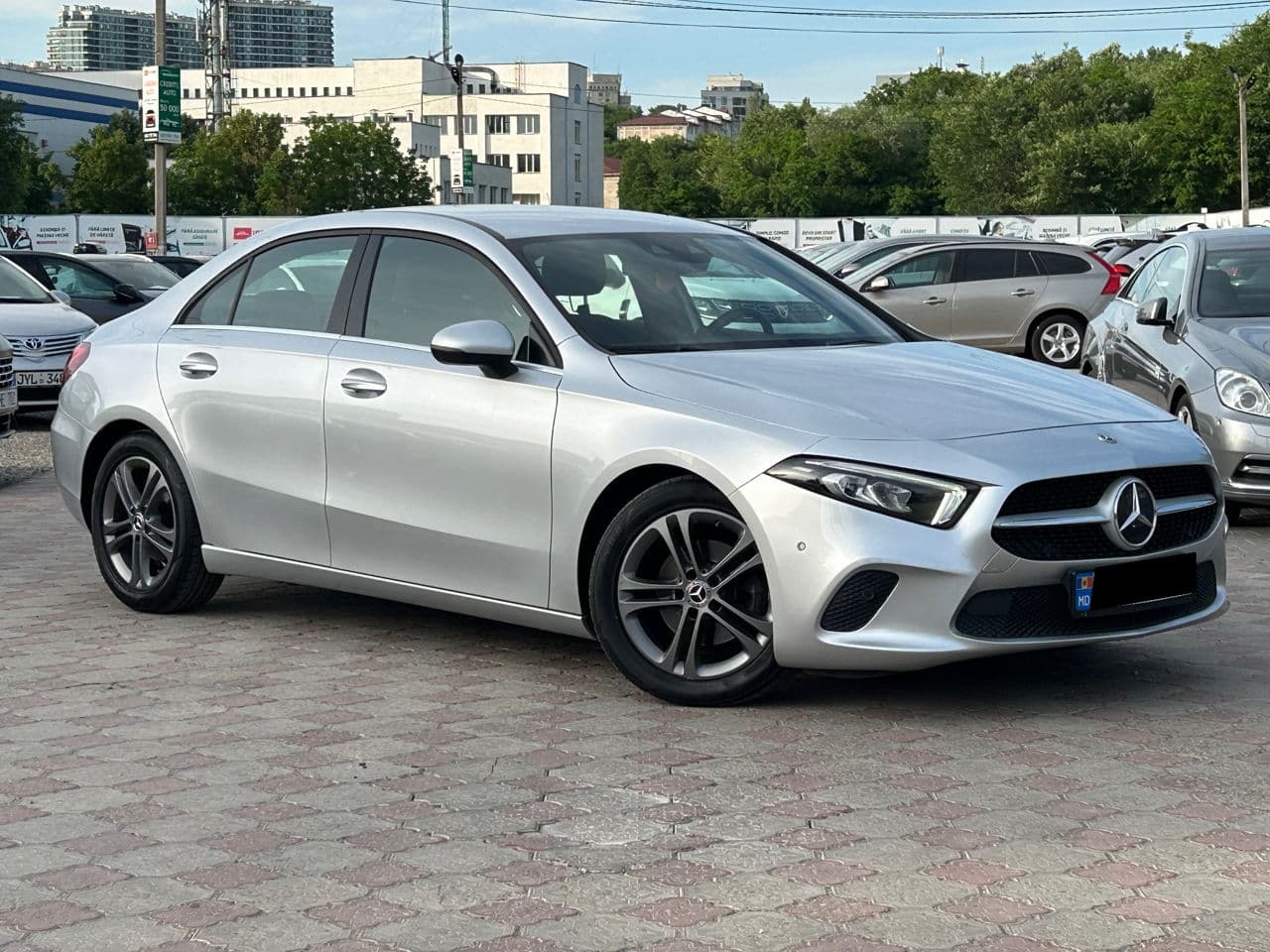 2019 Mercedes A 180 — Miniatură 4