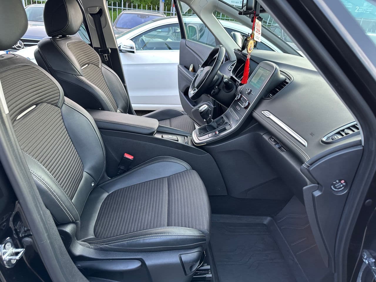 Renault Grand Scenic 2019 — Миниатюра 5