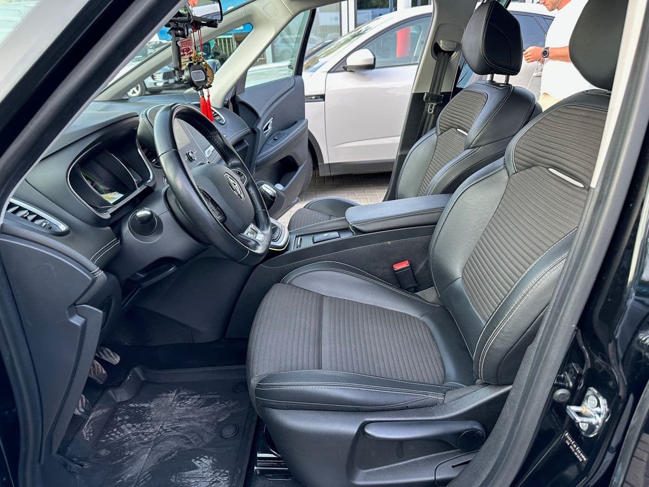 Renault Grand Scenic 2019 — Миниатюра 6