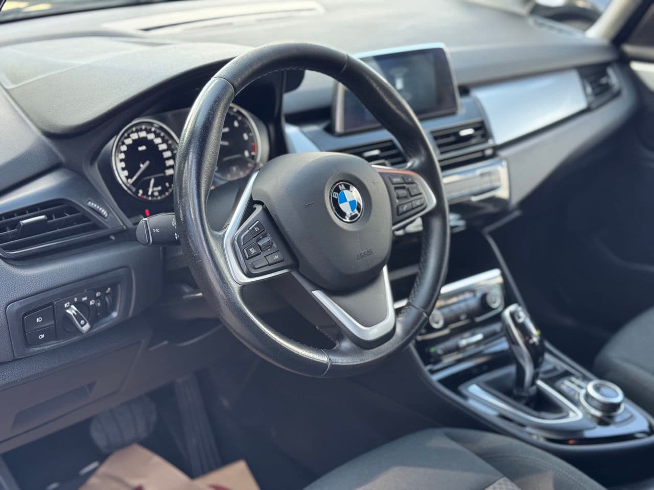BMW 216d 2018 — Миниатюра 9