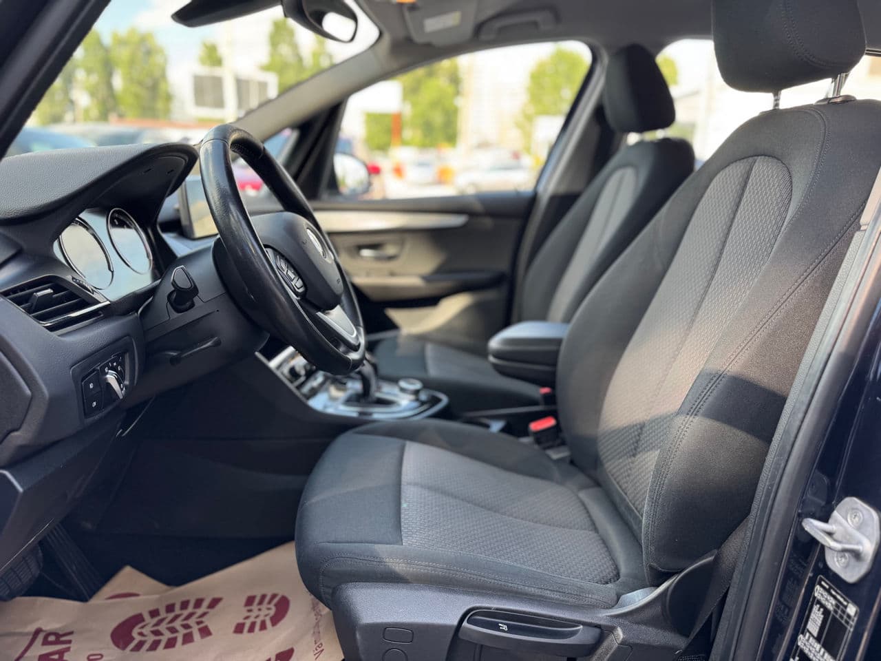 BMW 216d 2018 — Миниатюра 8
