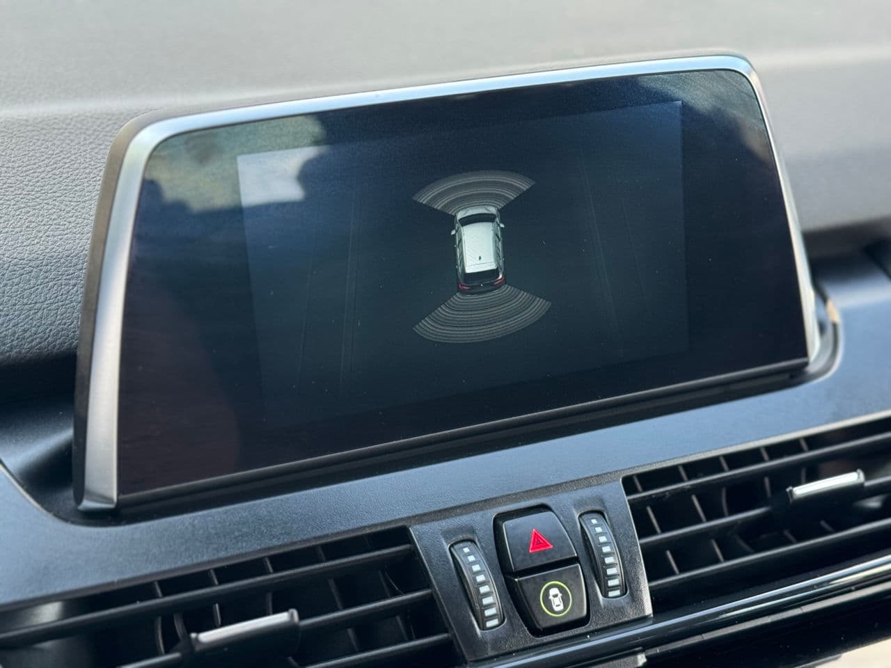 BMW 216d 2018 — Миниатюра 13