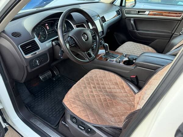 2010 Volkswagen Touareg — Miniatură 6