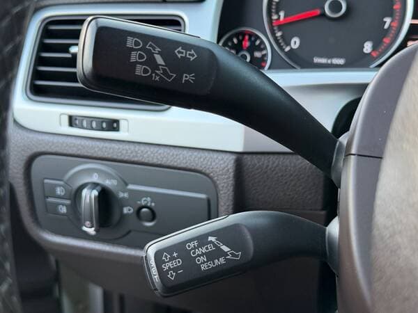 2010 Volkswagen Touareg — Miniatură 16
