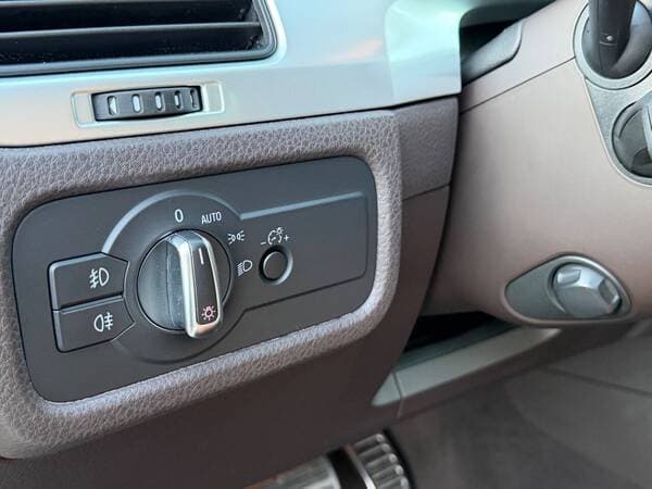 2010 Volkswagen Touareg — Miniatură 15
