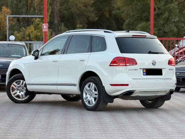2010 Volkswagen Touareg — Miniatură 4