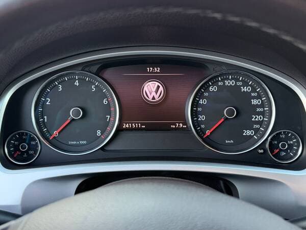 2010 Volkswagen Touareg — Miniatură 11
