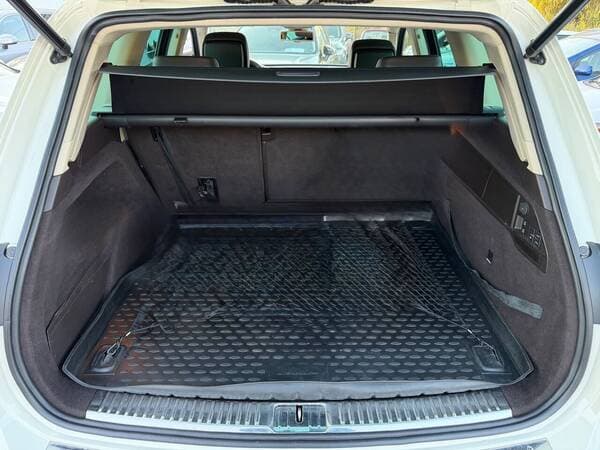 2010 Volkswagen Touareg — Miniatură 21