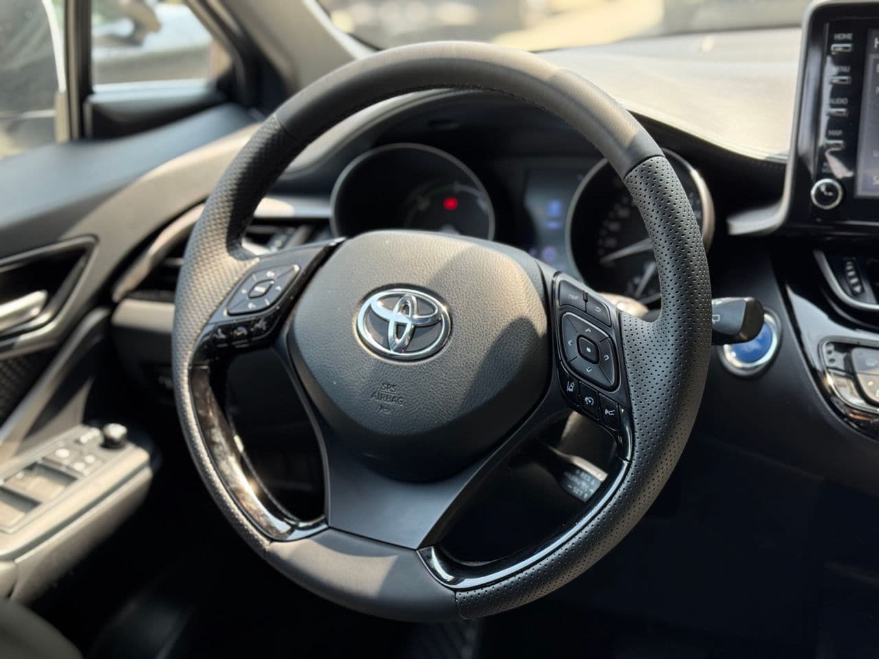 Toyota C-HR 2020 — Миниатюра 10