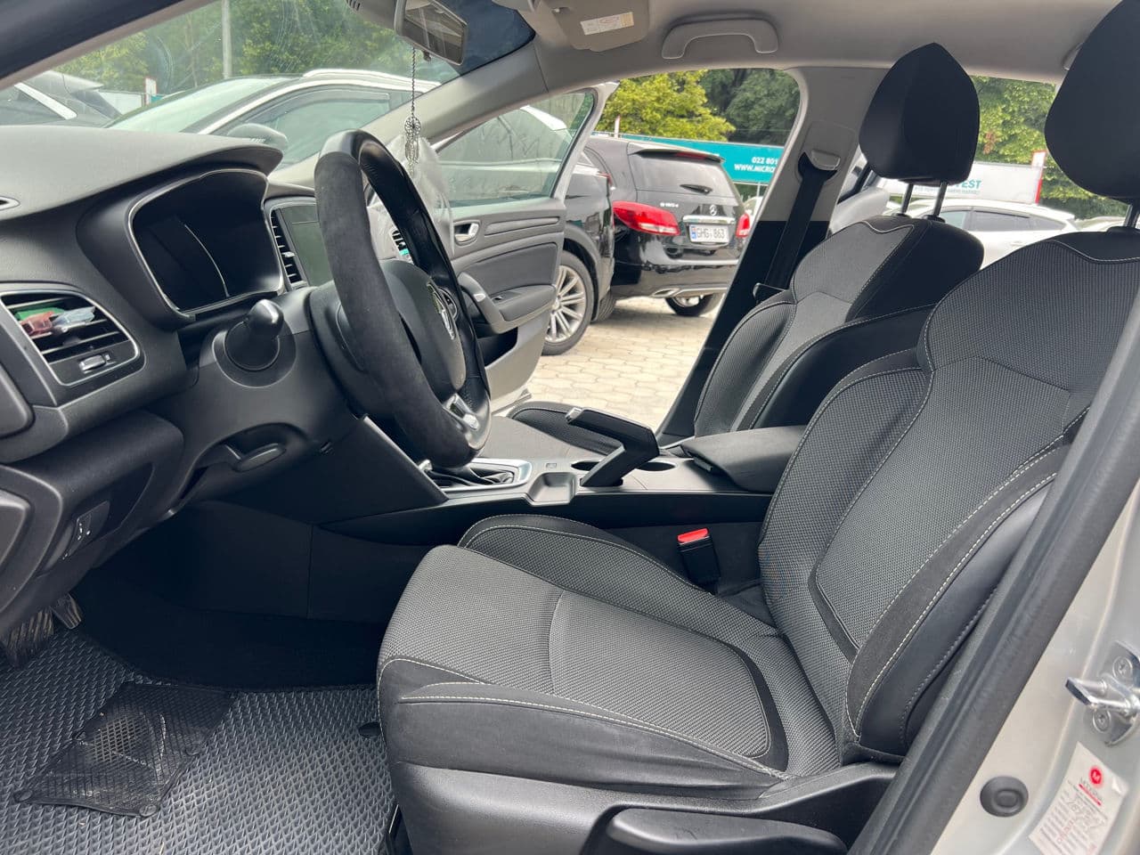 Renault Megane 2018 — Миниатюра 5