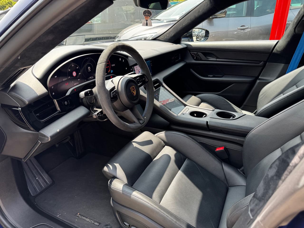 Porsche Taycan 2021 — Миниатюра 5