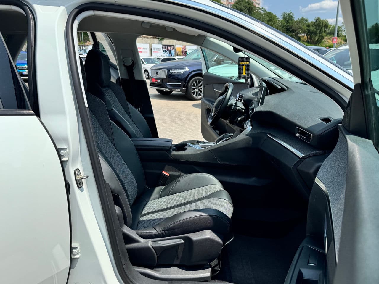 Peugeot 3008 2019 — Миниатюра 15