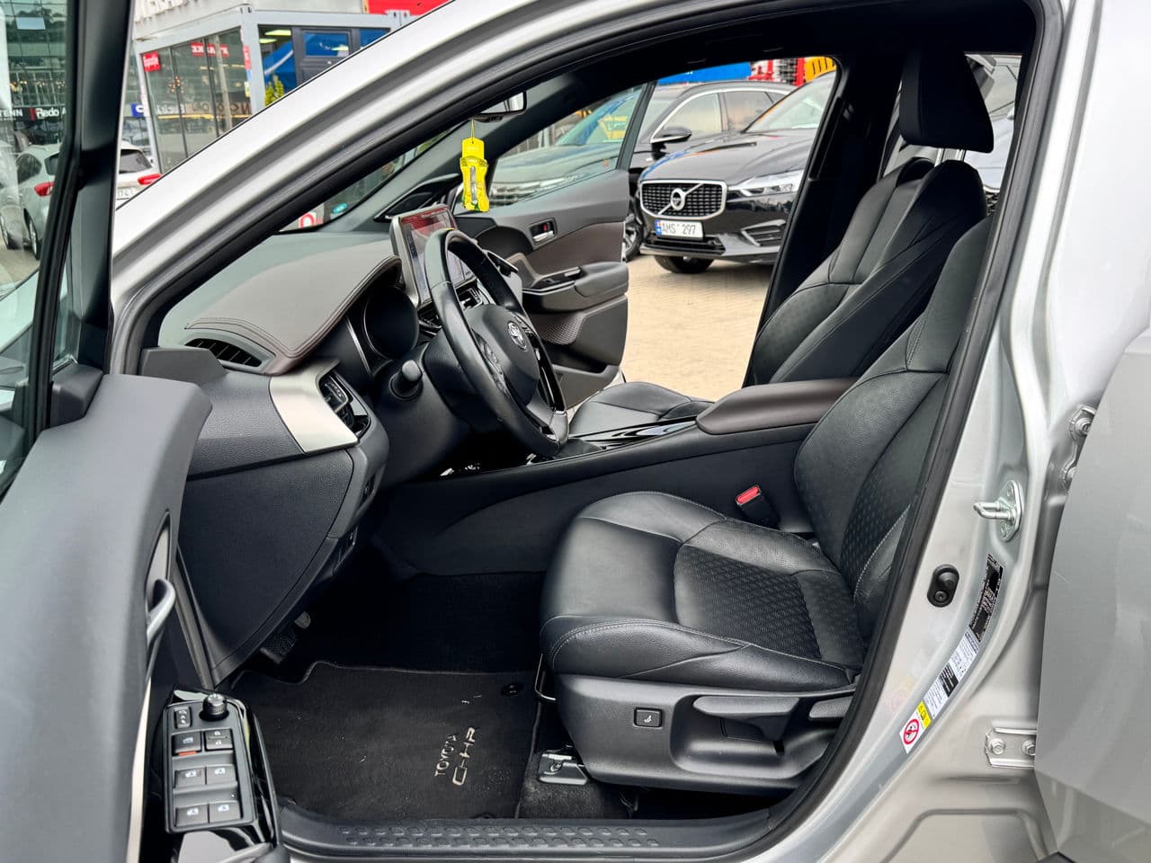 Toyota C-HR 2019 — Миниатюра 5