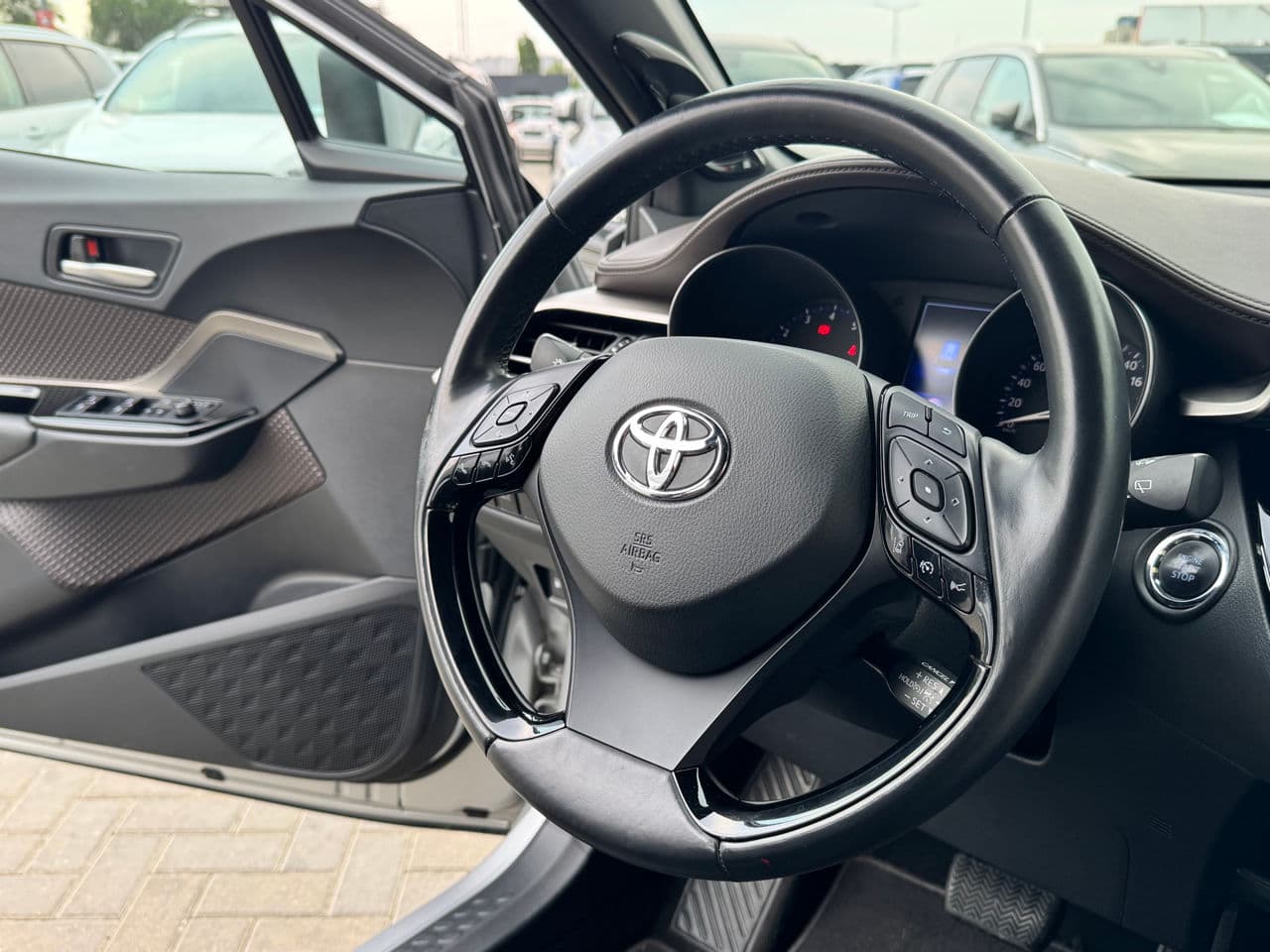 Toyota C-HR 2019 — Миниатюра 7