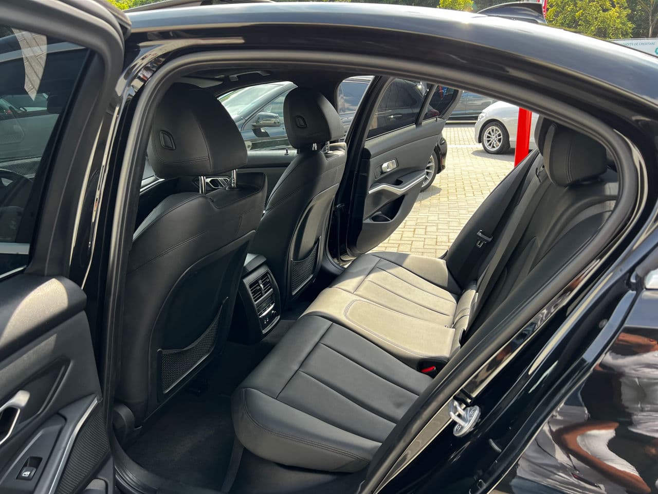 BMW 330 2019 — Миниатюра 17