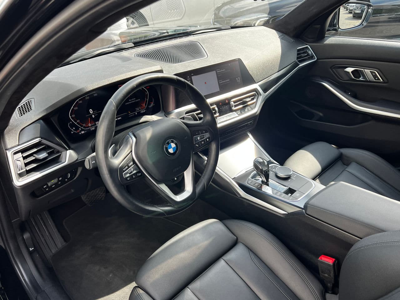 BMW 330 2019 — Миниатюра 7