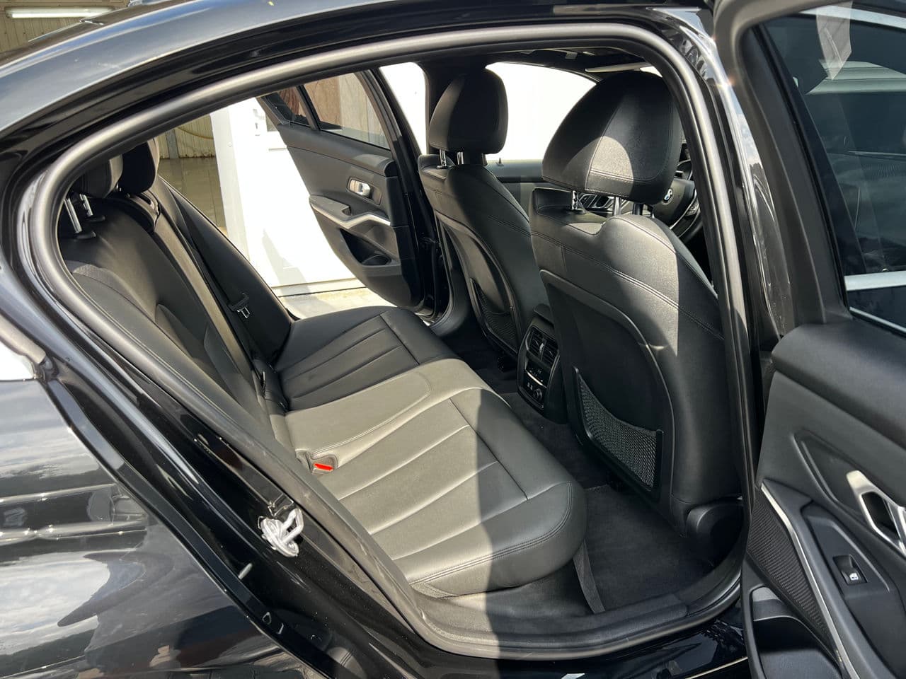 BMW 330 2019 — Миниатюра 18