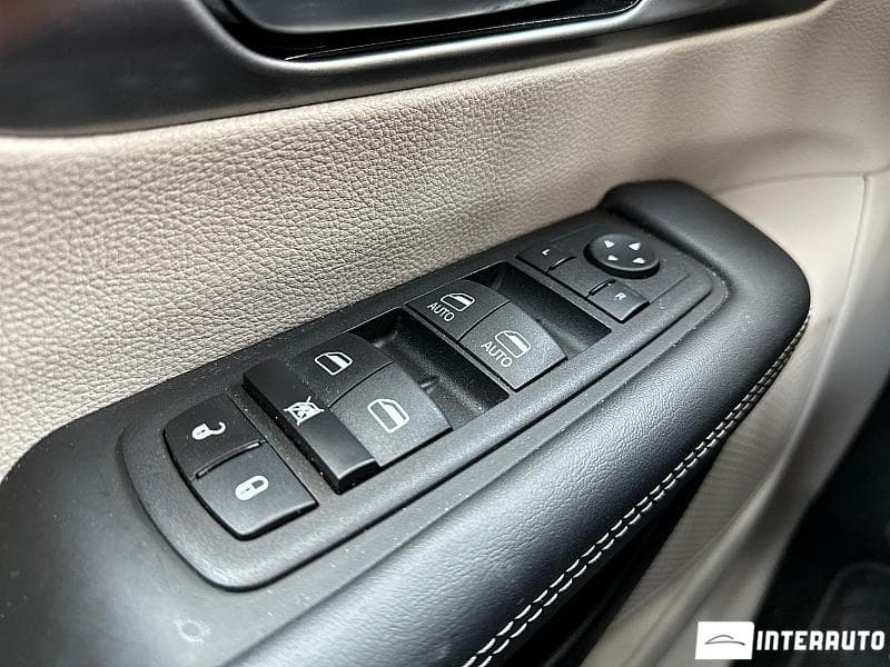 Chrysler Pacifica 2023 — Миниатюра 8