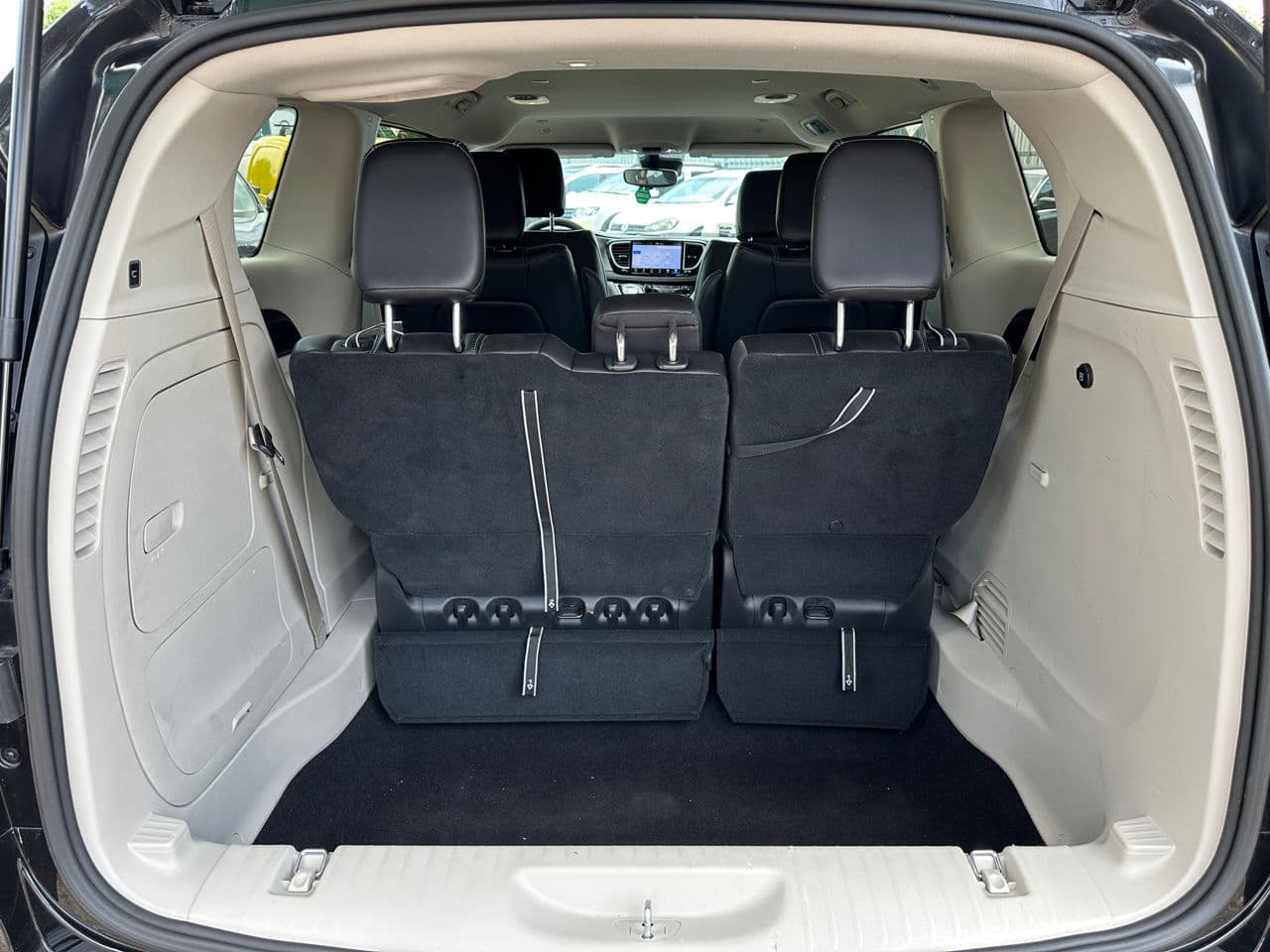 Chrysler Pacifica 2023 — Миниатюра 27